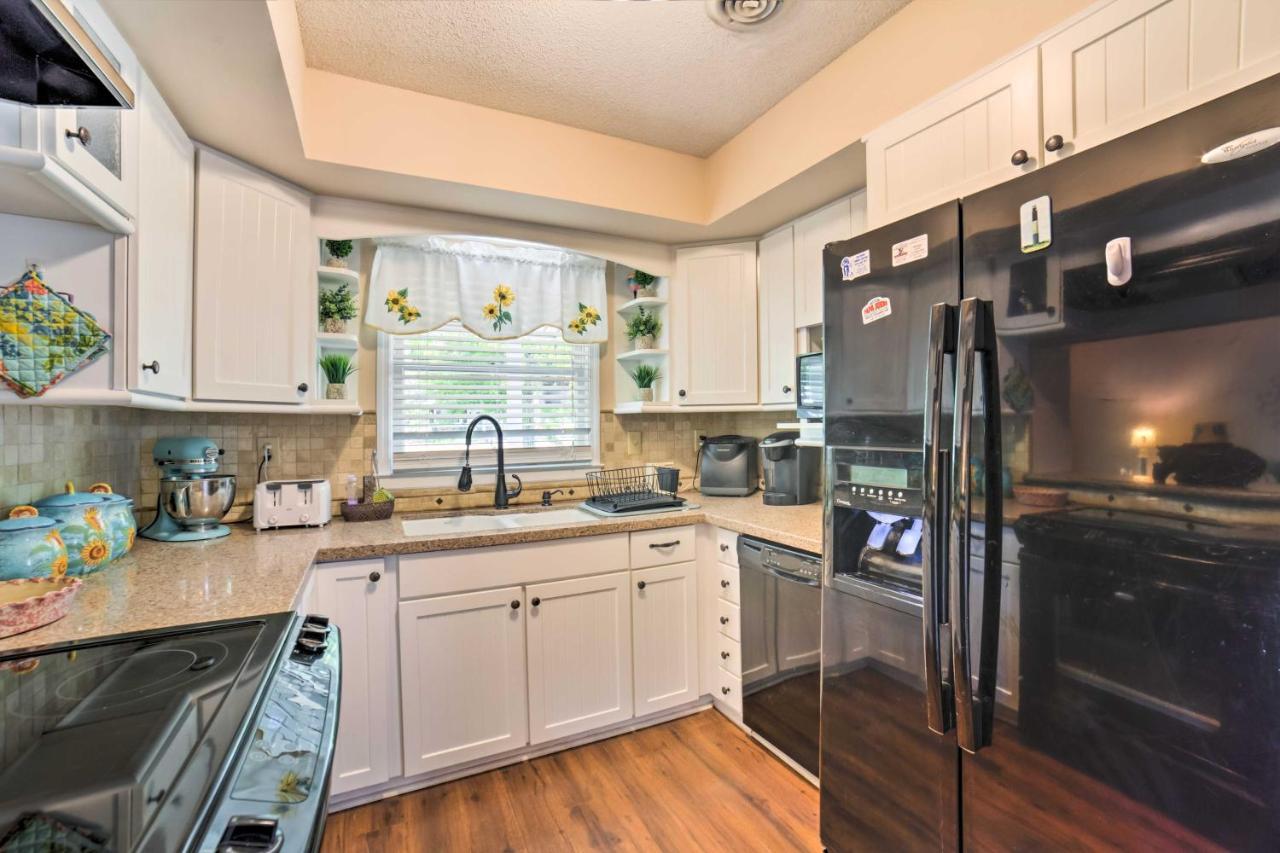 Oak Island Home With Fenced Yard, Walk To Long Beach Ngoại thất bức ảnh