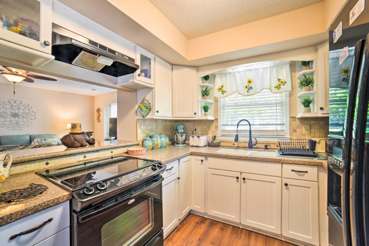 Oak Island Home With Fenced Yard, Walk To Long Beach Ngoại thất bức ảnh