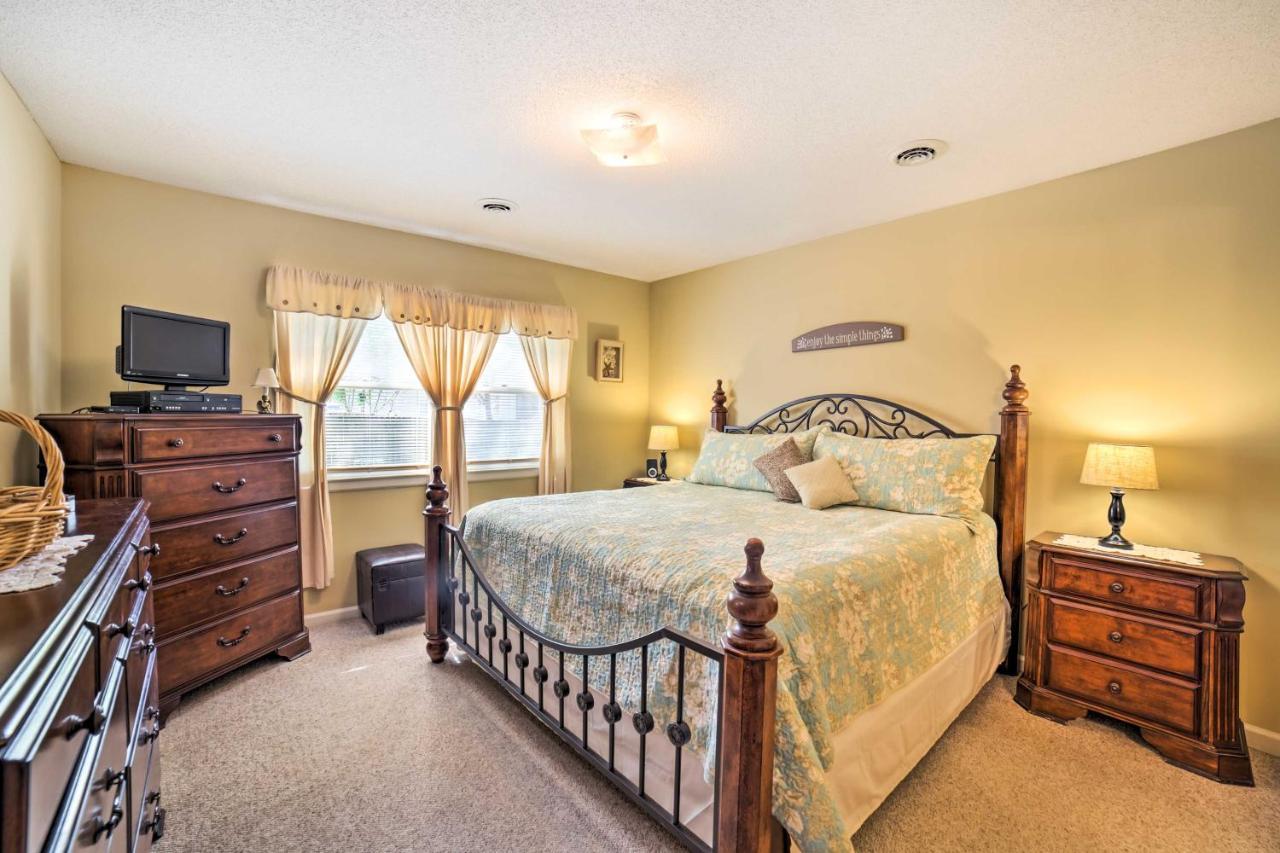 Oak Island Home With Fenced Yard, Walk To Long Beach Ngoại thất bức ảnh