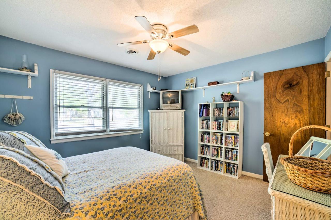 Oak Island Home With Fenced Yard, Walk To Long Beach Ngoại thất bức ảnh