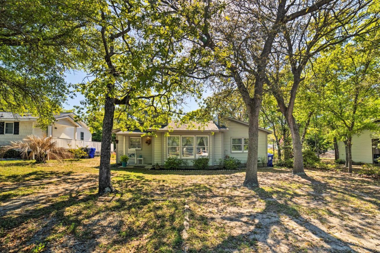 Oak Island Home With Fenced Yard, Walk To Long Beach Ngoại thất bức ảnh