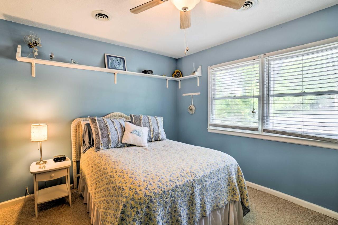 Oak Island Home With Fenced Yard, Walk To Long Beach Ngoại thất bức ảnh